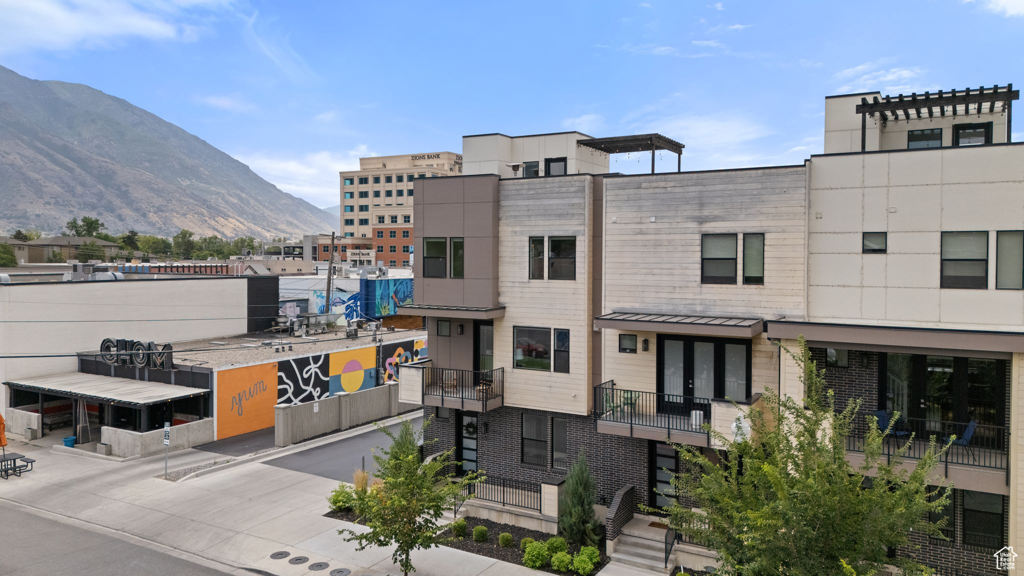250 I STREET - Residential
