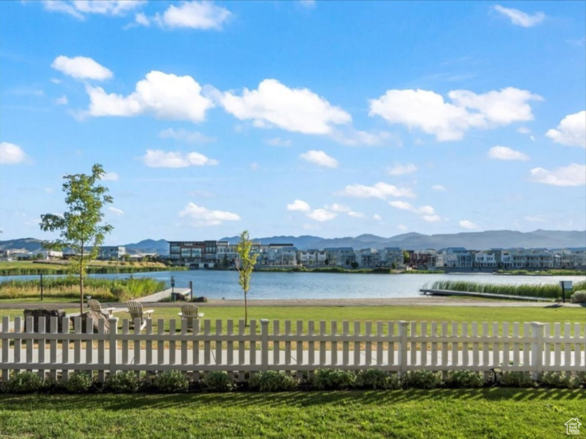 DAYBREAK ISLAND - Residential