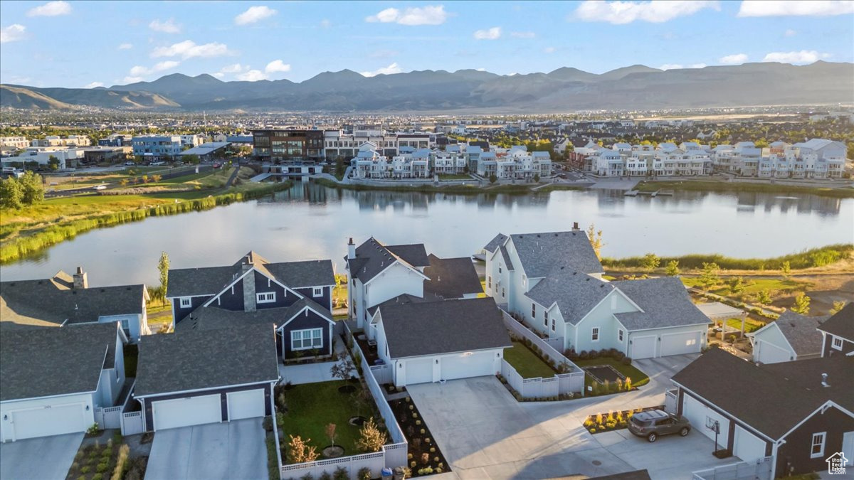 DAYBREAK ISLAND - Residential