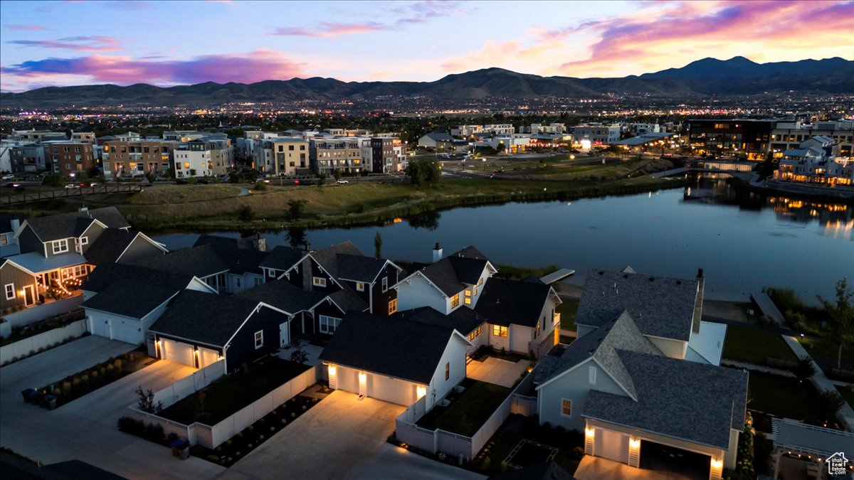 DAYBREAK ISLAND - Residential