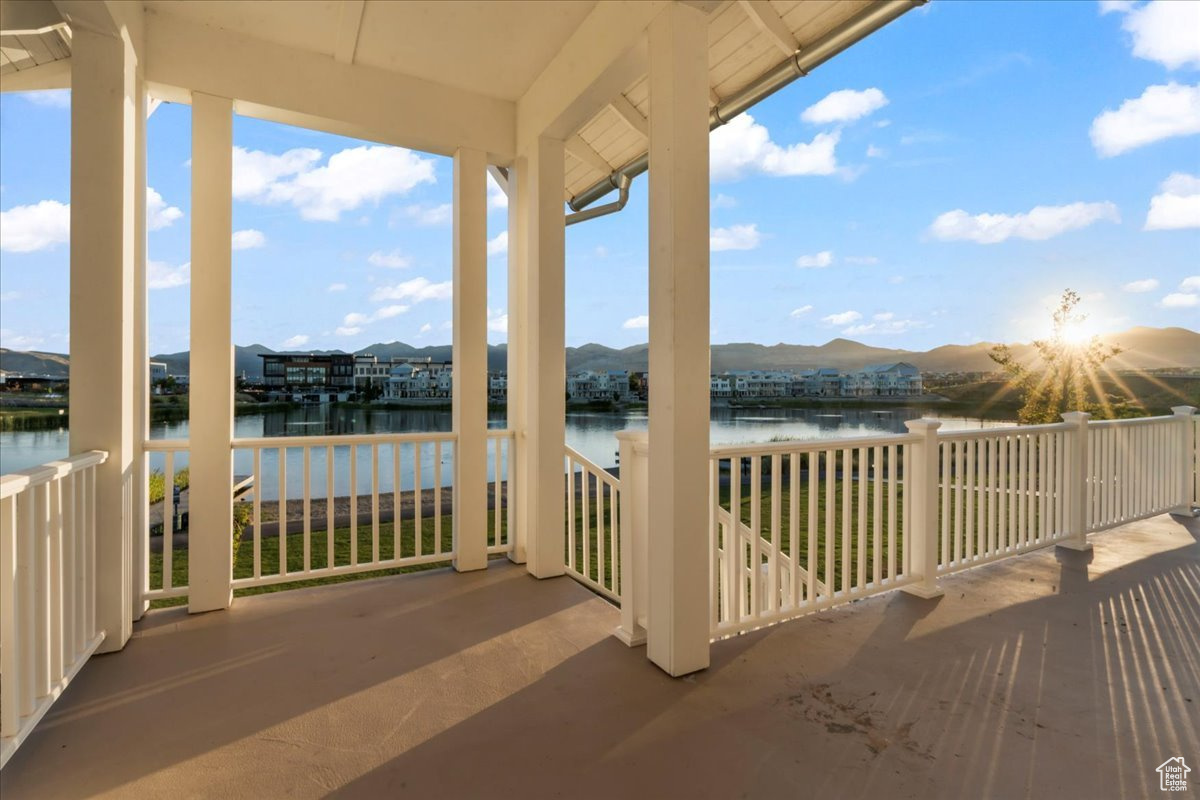 DAYBREAK ISLAND - Residential