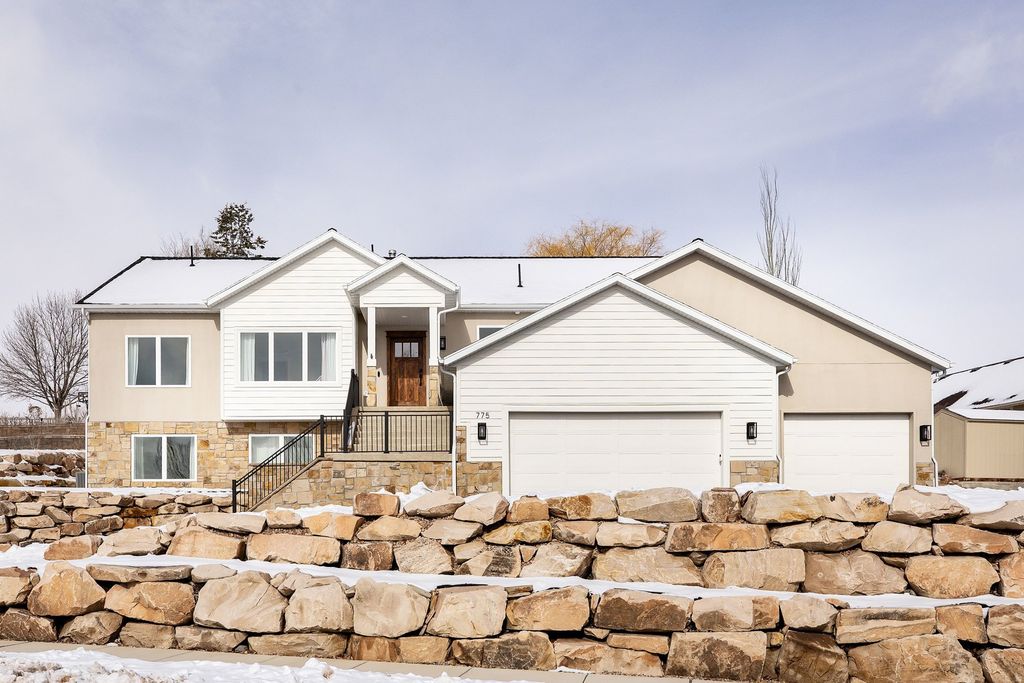 Photo of 775 LAKEVIEW DR, Heber City, UT 84032 (MLS # 2139099)