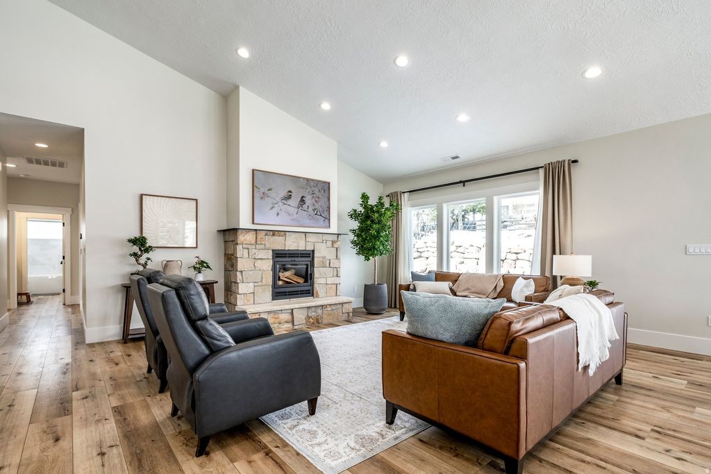 Photo of 775 LAKEVIEW DR, Heber City, UT 84032 (MLS # 2139099)