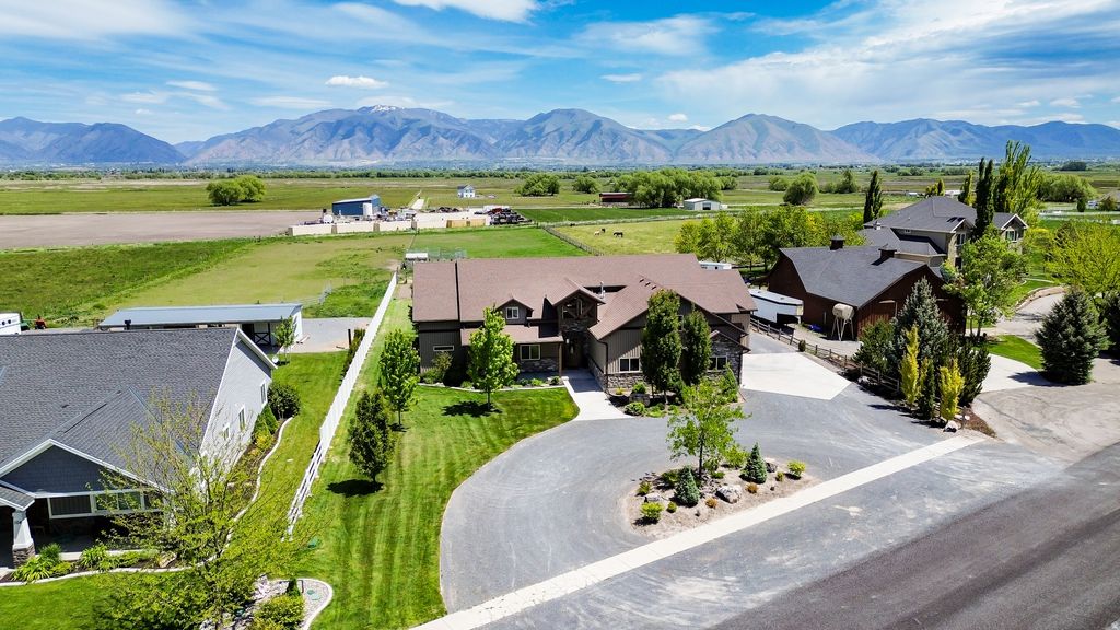 Photo of 120 S 380 E, Mendon, UT 84325 (MLS # 2160610)