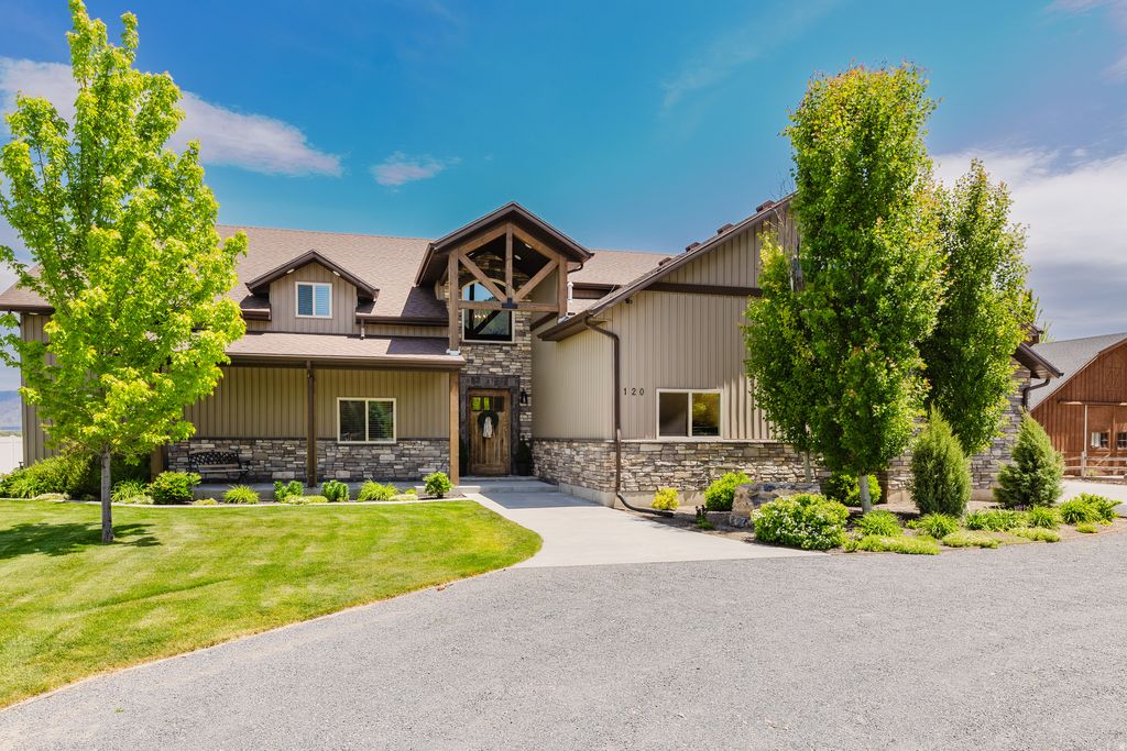 Photo of 120 S 380 E, Mendon, UT 84325 (MLS # 2160610)