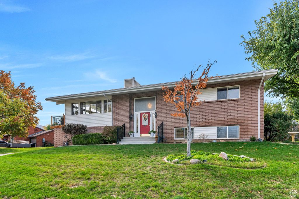Photo of 430 RIDGE LN, Payson, UT 84651 (MLS # 2119387)