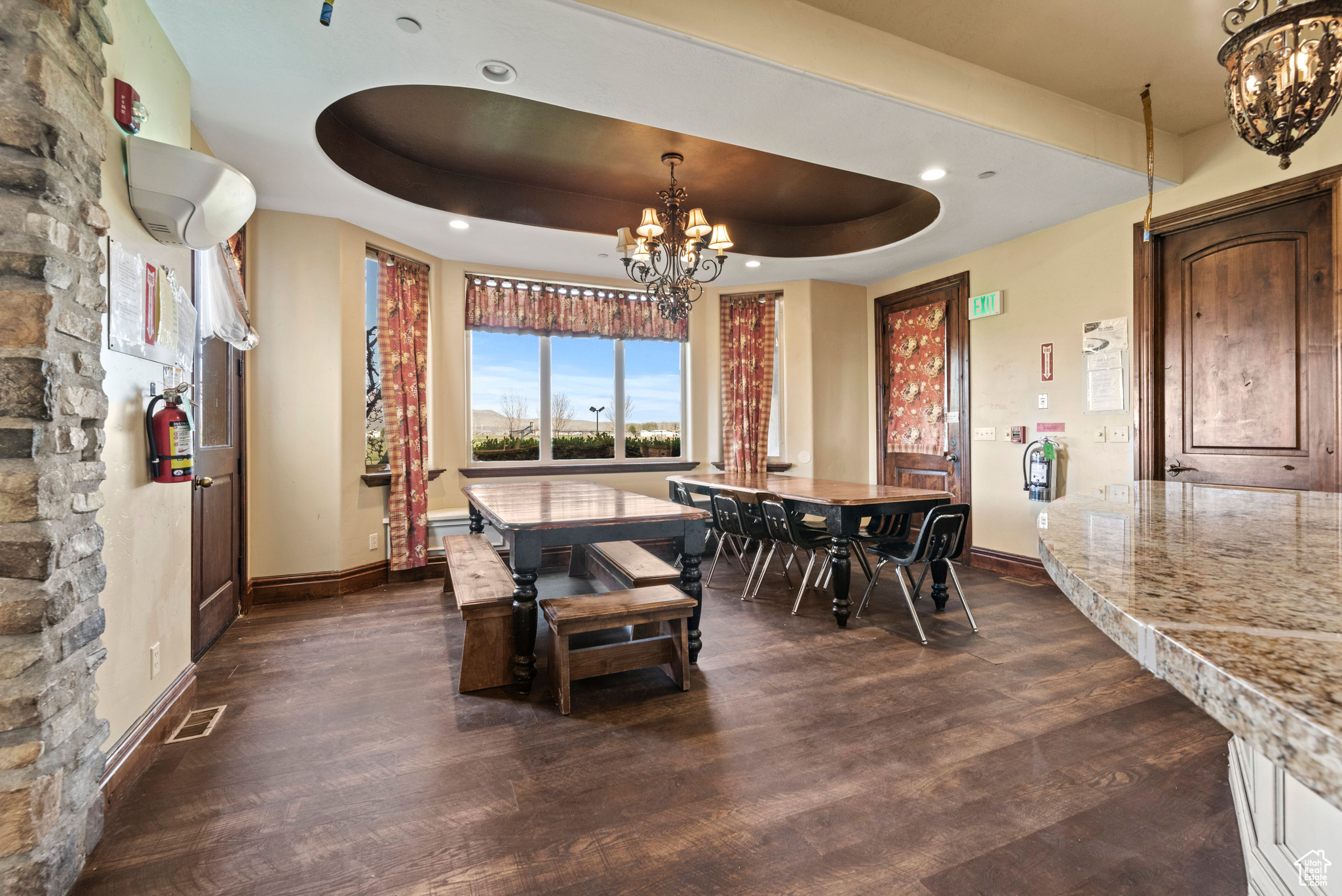 BARTOLD - Commercial Sale