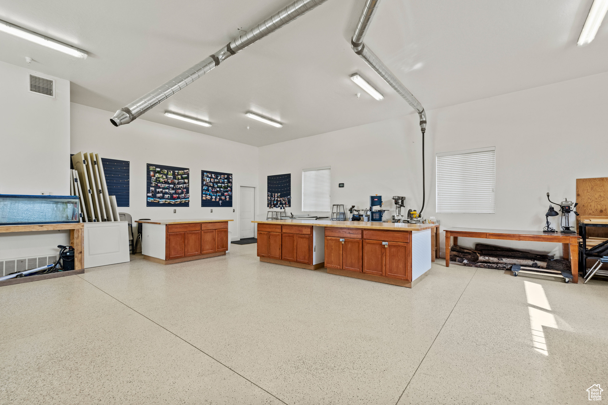 BARTOLD - Commercial Sale