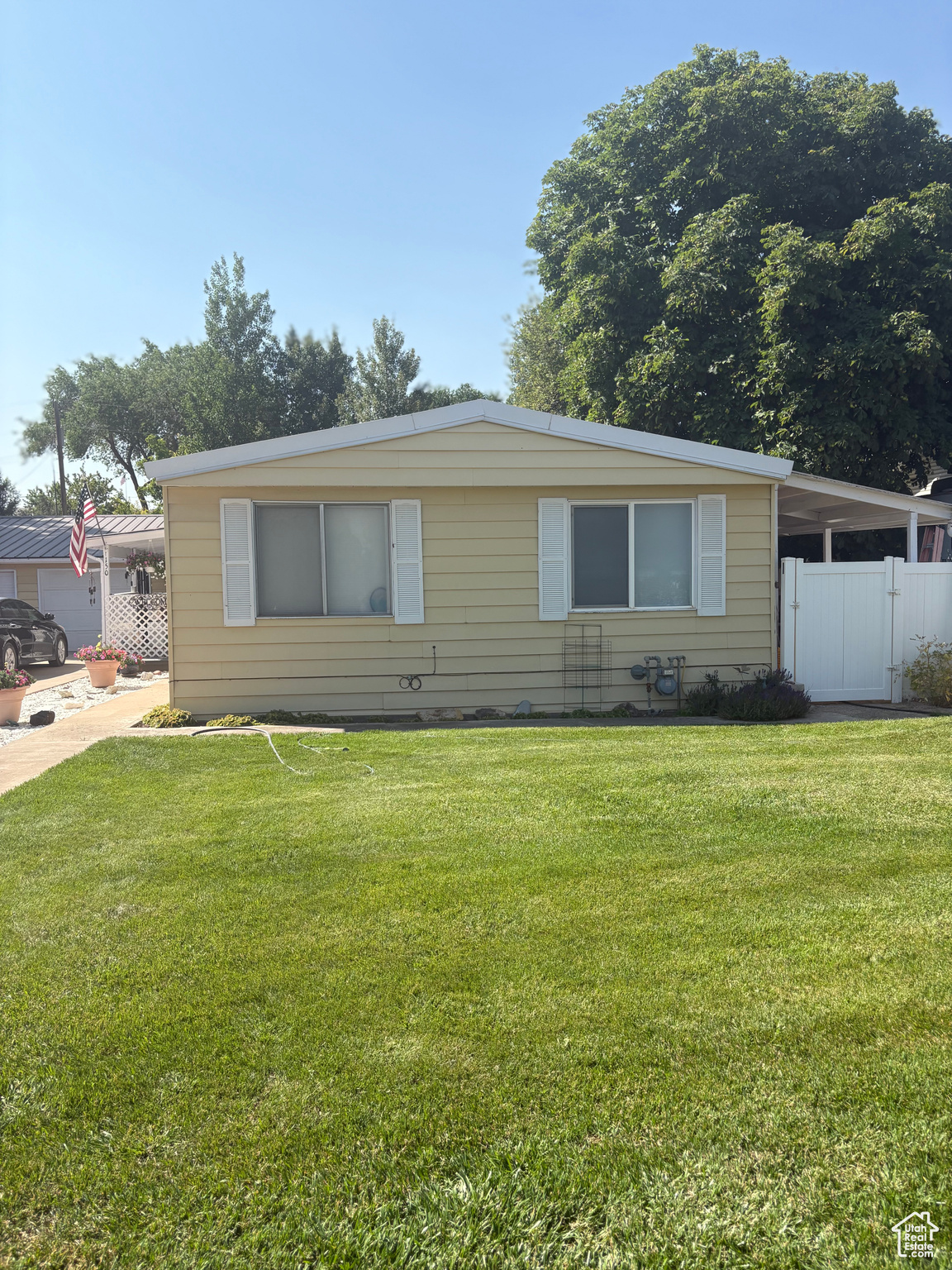 Main image without alt text