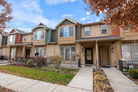 Tiny photo for 907 N FARMINGTON CROSSING Xing W, Farmington, UT 84025 (MLS # 2124766)