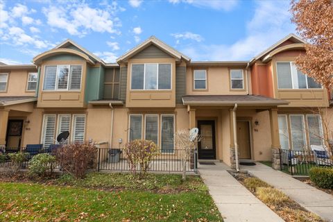 Tiny photo for 907 N FARMINGTON CROSSING Xing W, Farmington, UT 84025 (MLS # 2124766)