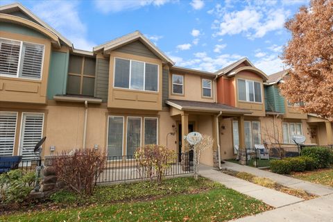 Tiny photo for 907 N FARMINGTON CROSSING Xing W, Farmington, UT 84025 (MLS # 2124766)