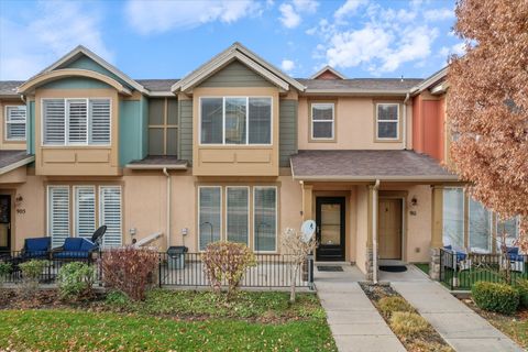 Photo of 907 N FARMINGTON CROSSING Xing W, Farmington, UT 84025 (MLS # 2124766)