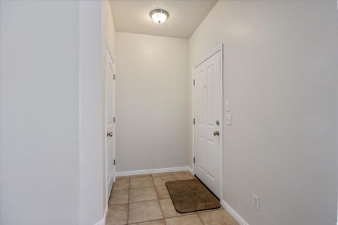 Tiny photo for 907 N FARMINGTON CROSSING Xing W, Farmington, UT 84025 (MLS # 2124766)