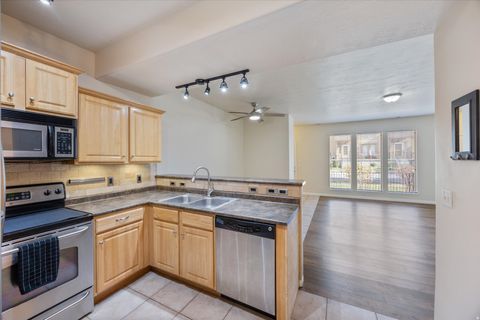 Tiny photo for 907 N FARMINGTON CROSSING Xing W, Farmington, UT 84025 (MLS # 2124766)