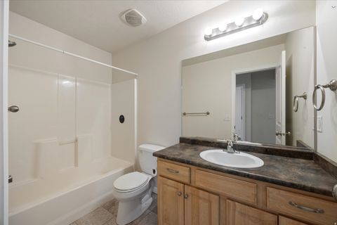 Tiny photo for 907 N FARMINGTON CROSSING Xing W, Farmington, UT 84025 (MLS # 2124766)