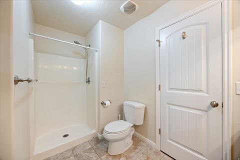 Tiny photo for 907 N FARMINGTON CROSSING Xing W, Farmington, UT 84025 (MLS # 2124766)