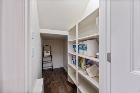 Tiny photo for 907 N FARMINGTON CROSSING Xing W, Farmington, UT 84025 (MLS # 2124766)