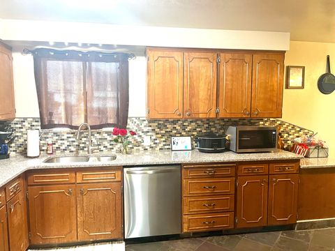 Tiny photo for 127 S 400 E, Lindon, UT 84042 (MLS # 2137141)
