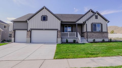 Photo of 877 W SIKA CIR S #203, Saratoga Springs, UT 84045 (MLS # 2121855)