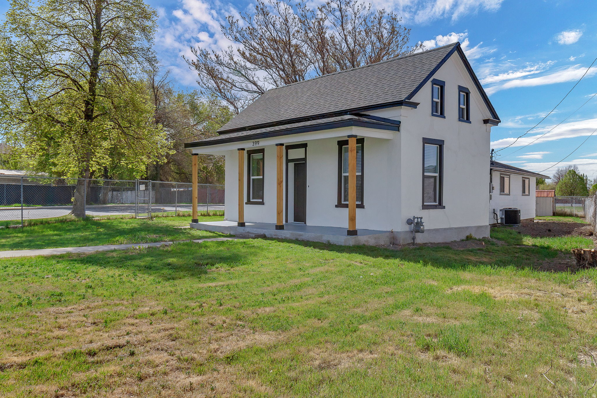 Main image without alt text