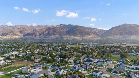 Tiny photo for 2226 S BETSYS WAY, Kaysville, UT 84037 (MLS # 2115626)