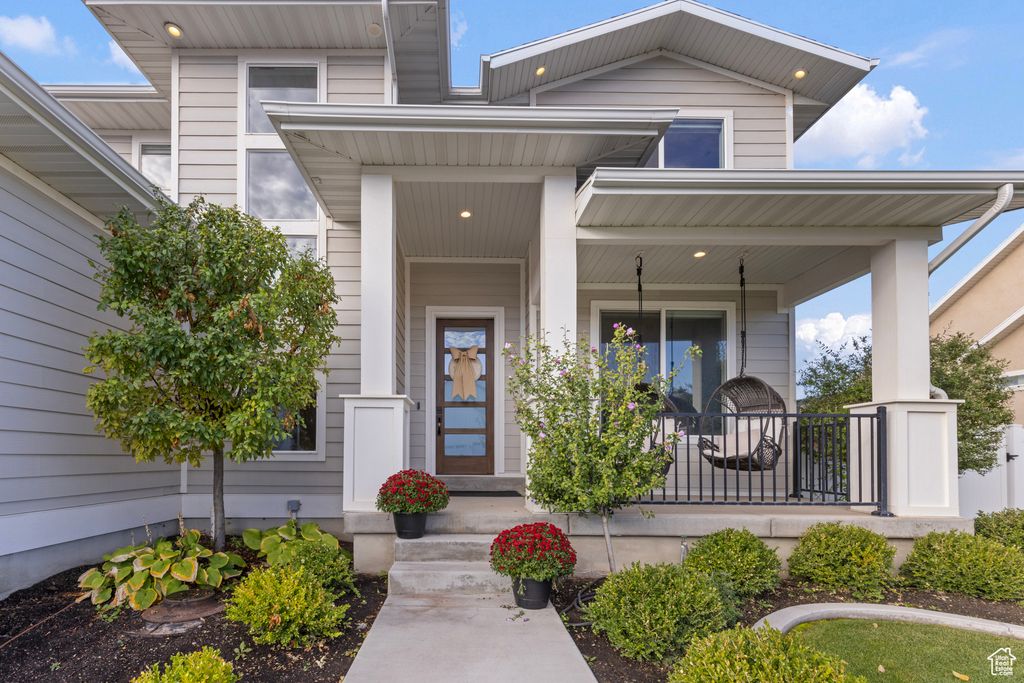 Photo of 2226 S BETSYS WAY, Kaysville, UT 84037 (MLS # 2115626)