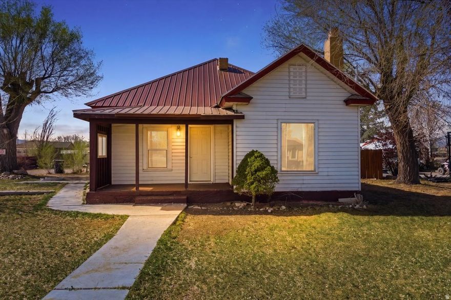 Adorable Cottage home! Interior has been gutted and completely updated! New wiring, new plumbing, new sheetrock, new insulation, new windows, heated bathroom floor, jetted tub, insulation. Newer metal roof.  Home backed by "SILVER BACK HOME WARRANTY"  Square footage figures are provided as a courtesy estimate only and were obtained from Sanpete County .  Buyer is advised to obtain an independent measurement.