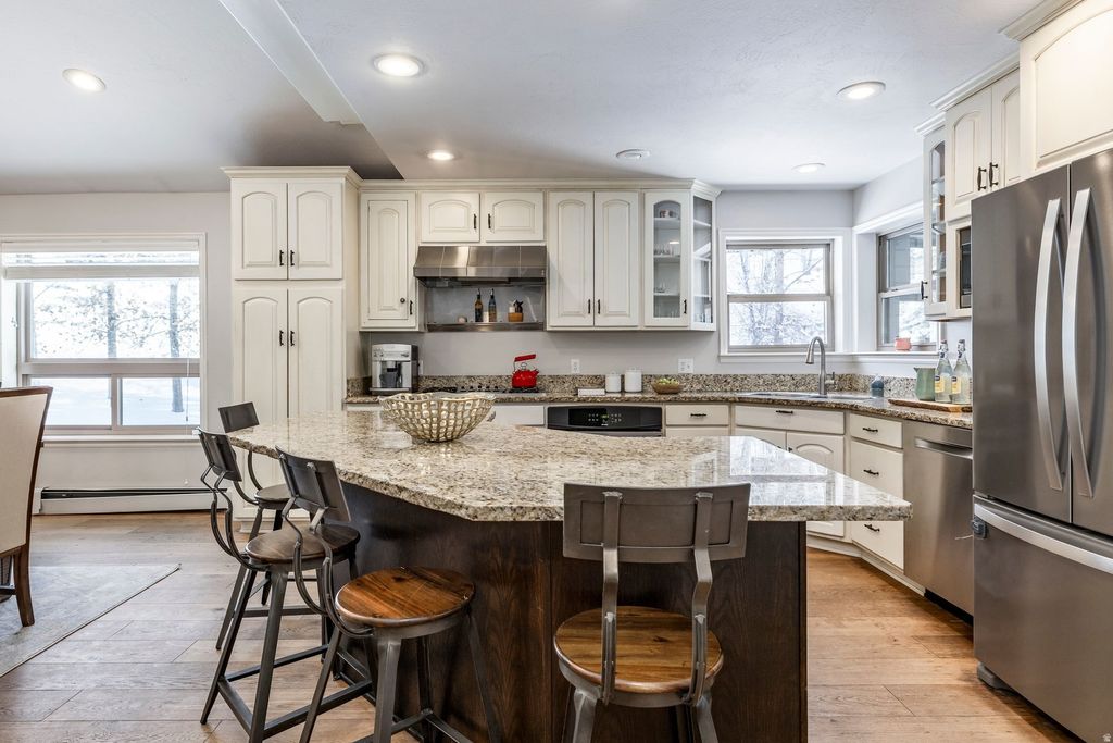 Photo of 9106 N UPPER LANDO LN, Park City, UT 84098 (MLS # 2139134)