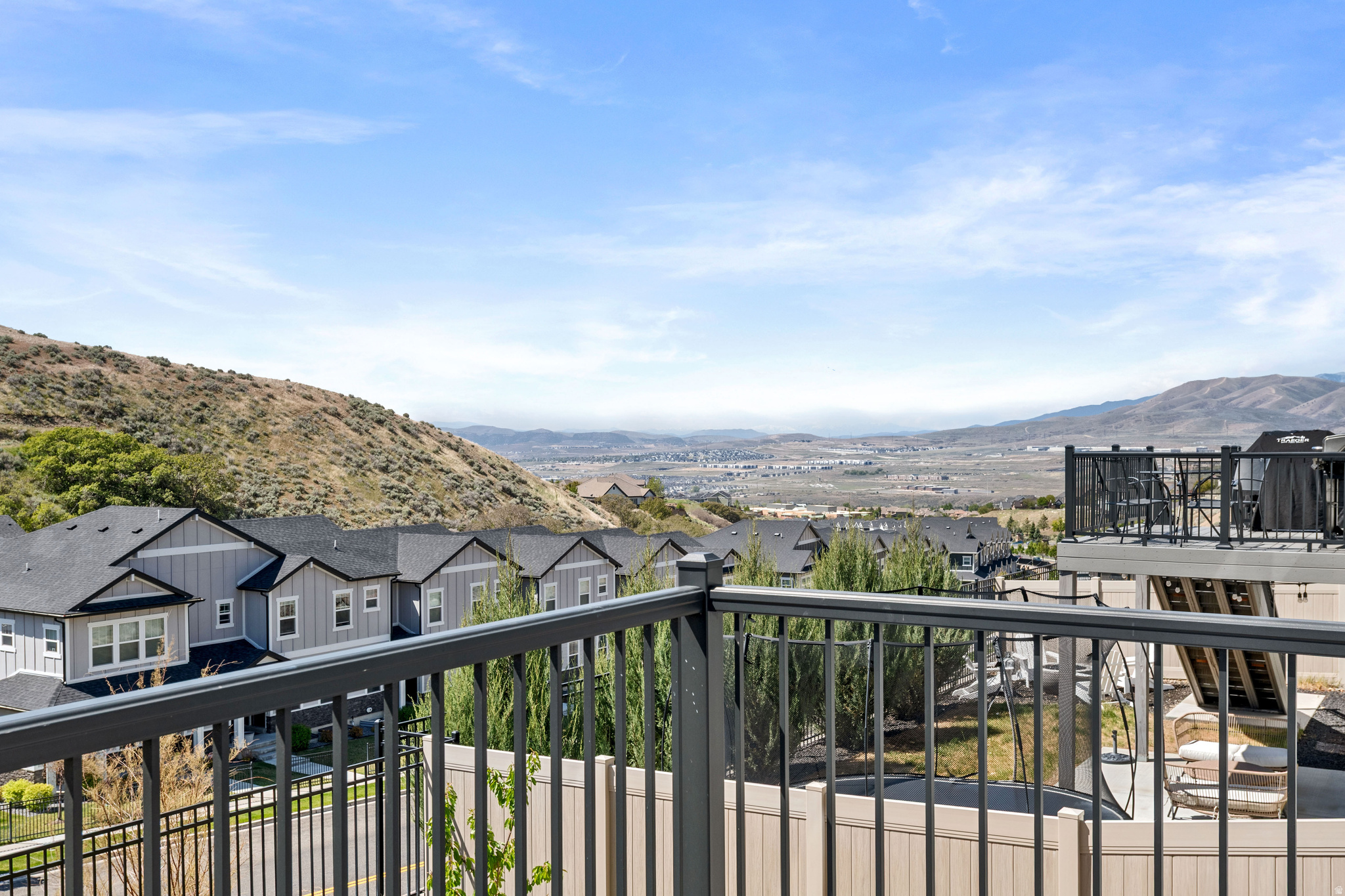 NORTHRIDGE - Residential