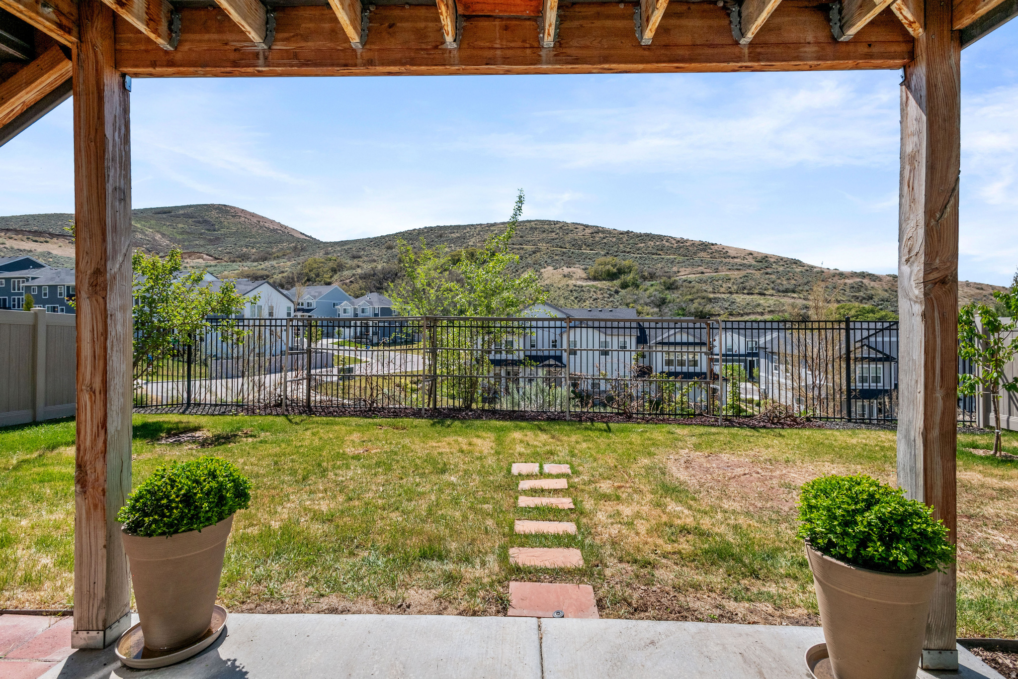NORTHRIDGE - Residential