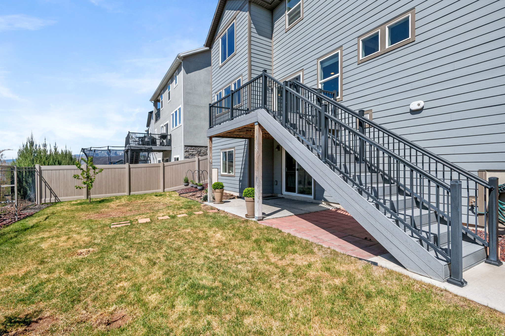 NORTHRIDGE - Residential