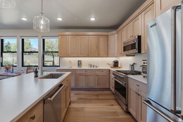 MAYFLOWER LAKESIDE - Residential