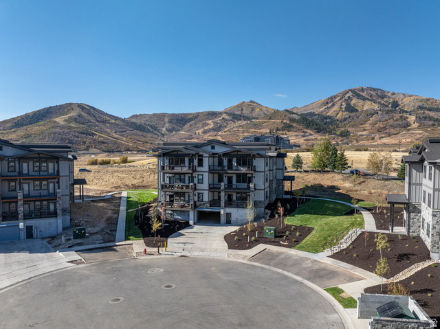 MAYFLOWER LAKESIDE - Residential