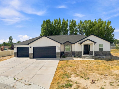 Homes For Sale - 212 E Rock Creek Cir<br/> Sanpete County, Gunnison, UT 84634