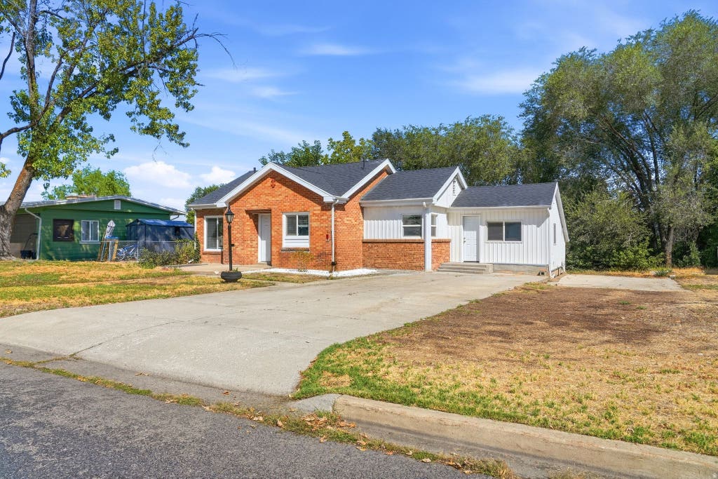 Photo of 480 HIGHLAND DR, Riverdale, UT 84405 (MLS # 2180253)