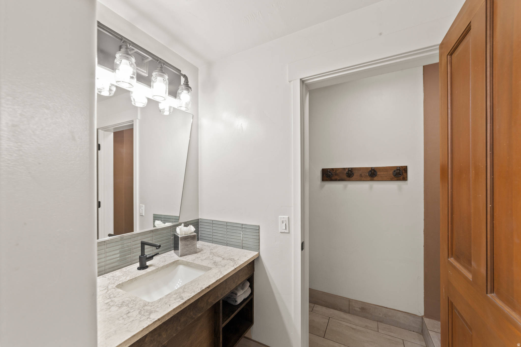 THE GONZO INN - Residential