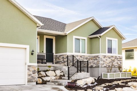 Tiny photo for 594 E SPRUCE GLEN RD, Murray, UT 84107 (MLS # 2136028)