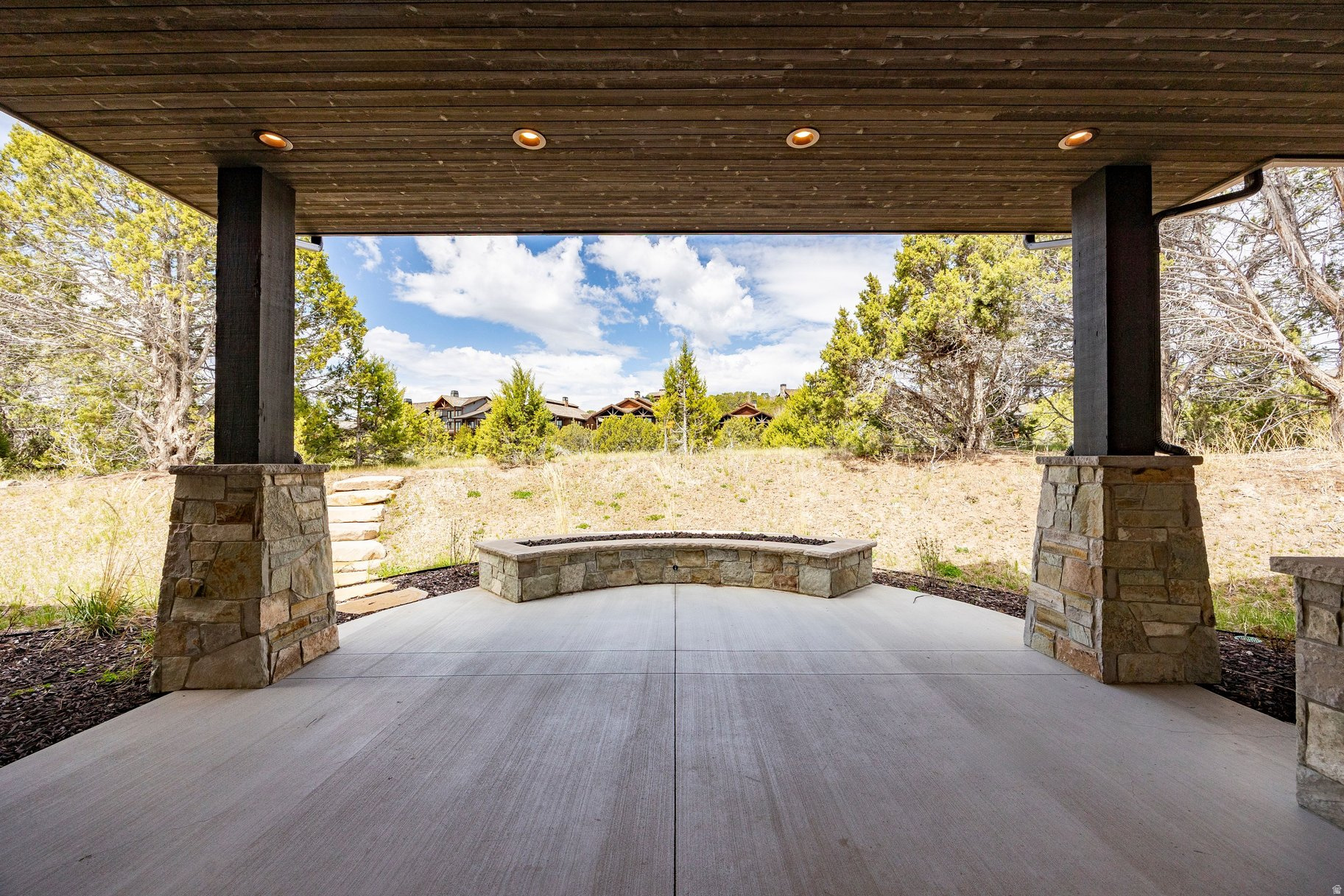 RED LEDGES - Residential