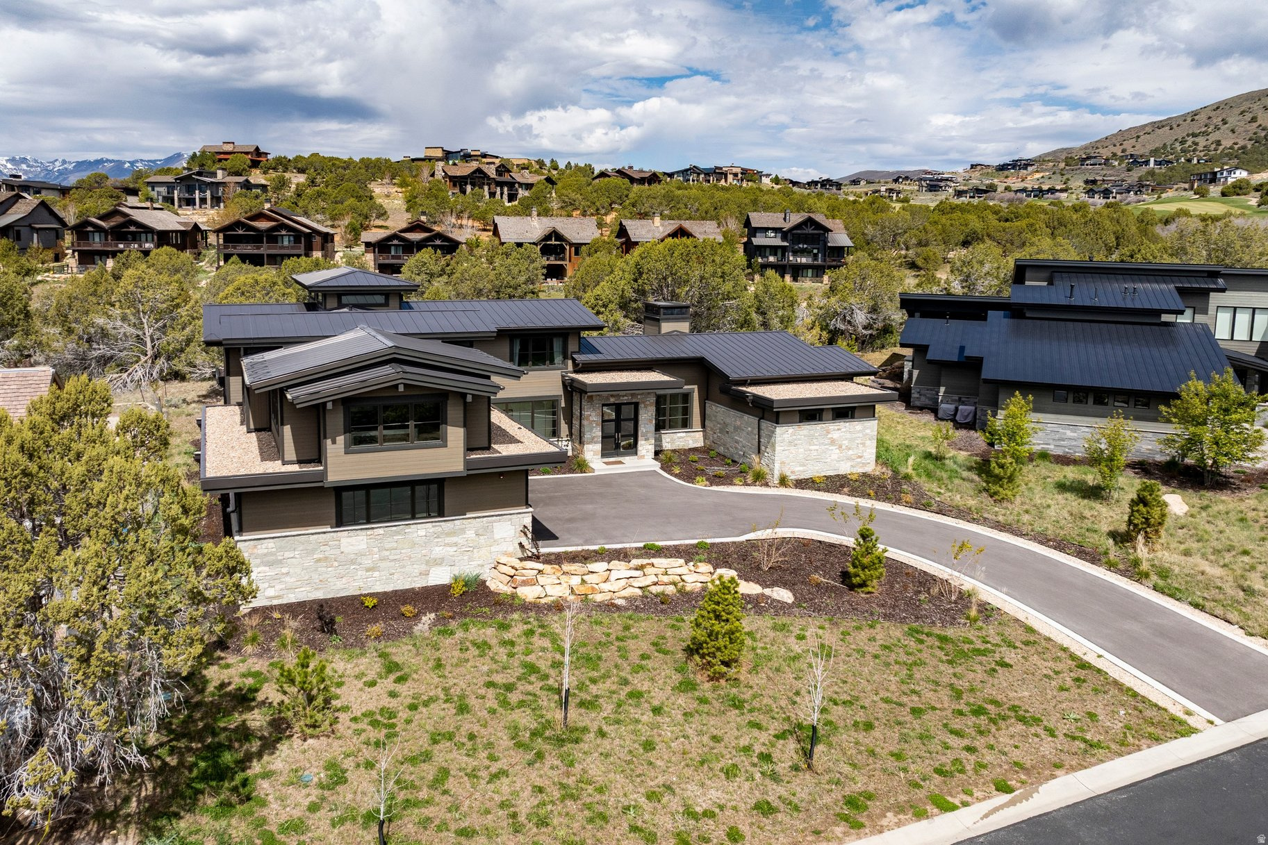 RED LEDGES - Residential