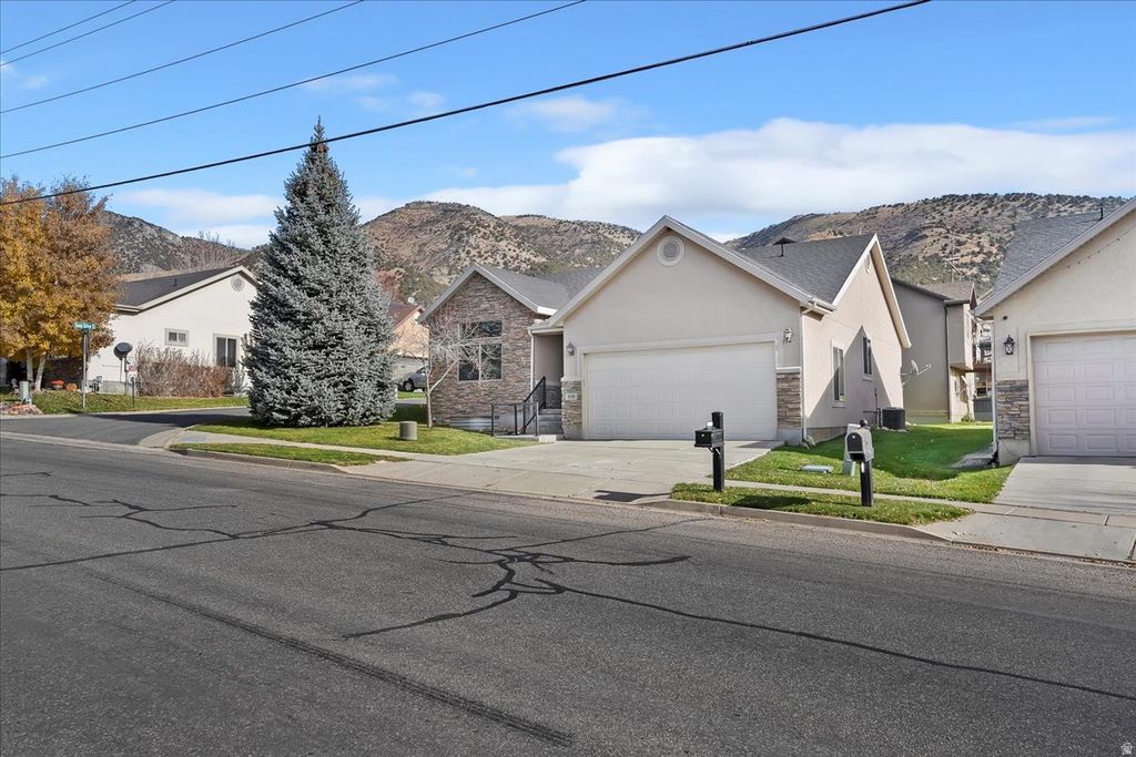 Photo of 818 E MAHOGANY RIDGE RD, Morgan, UT 84050 (MLS # 2122359)