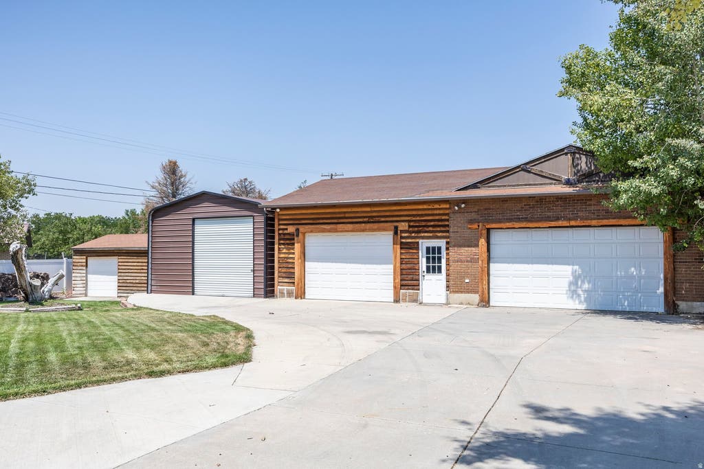 Photo of 865 E CANYON RD S, Spanish Fork, UT 84660 (MLS # 2177449)