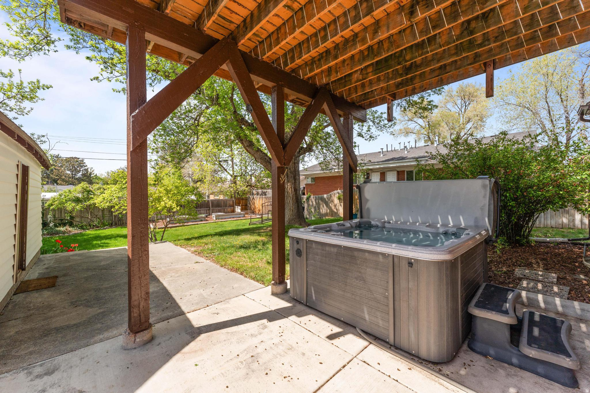 NATHAN CIRCLE - Residential