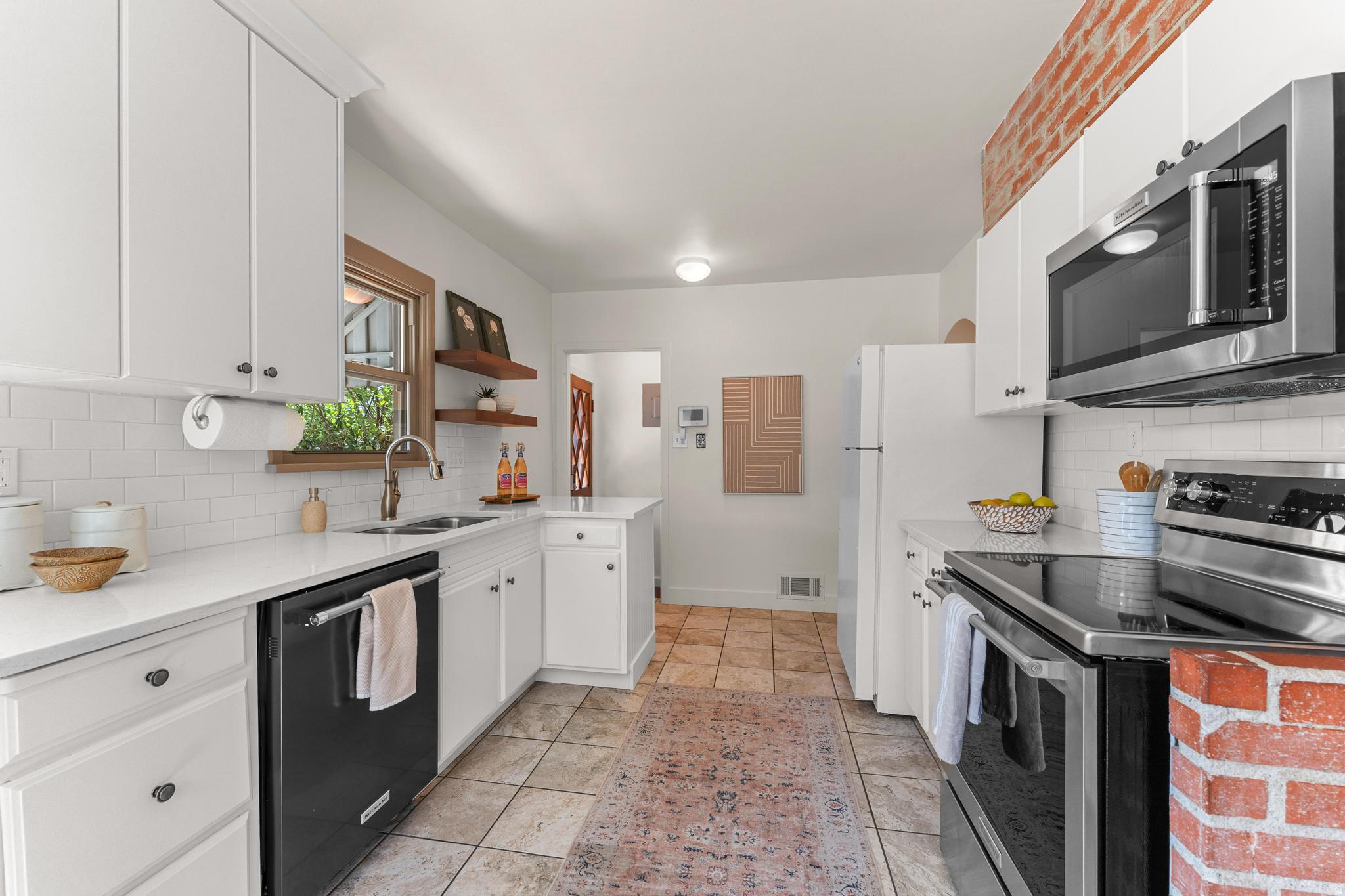 NATHAN CIRCLE - Residential