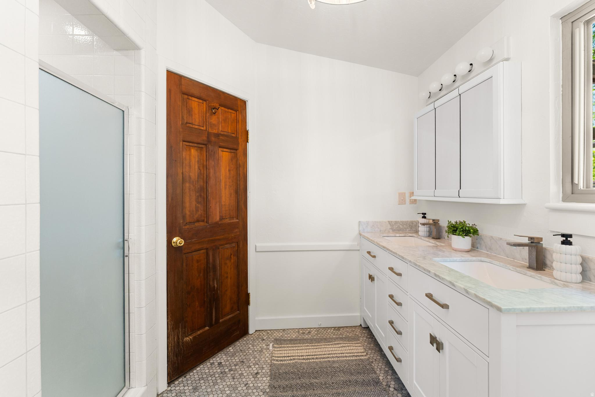 NATHAN CIRCLE - Residential