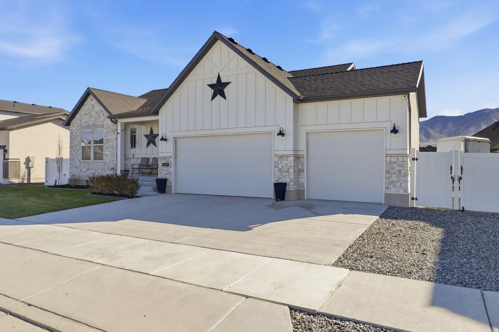 Photo of 5640 N PARKVIEW DR, Stansbury Park, UT 84074 (MLS # 2146092)