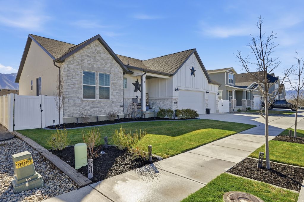 Photo of 5640 N PARKVIEW DR, Stansbury Park, UT 84074 (MLS # 2146092)