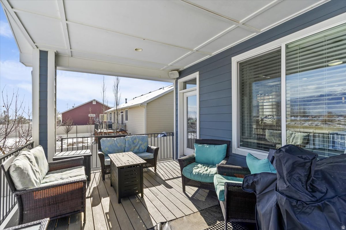 SUNSET EQUESTRIAN ES - Residential