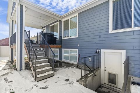 Tiny photo for 771 W MARE CIR, Kaysville, UT 84037 (MLS # 2134001)