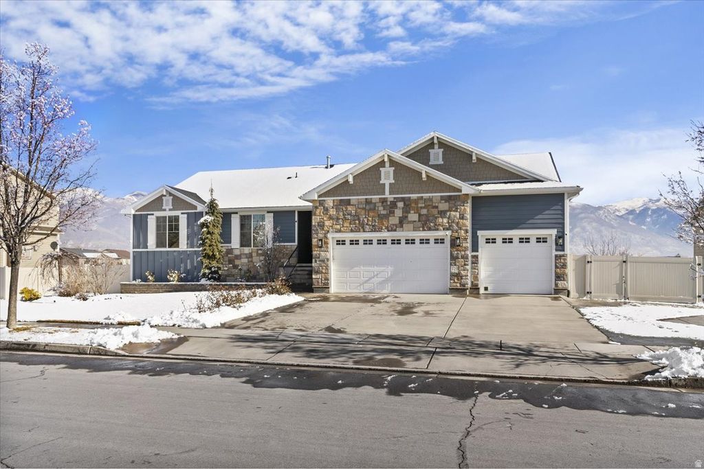 Photo of 771 W MARE CIR, Kaysville, UT 84037 (MLS # 2134001)